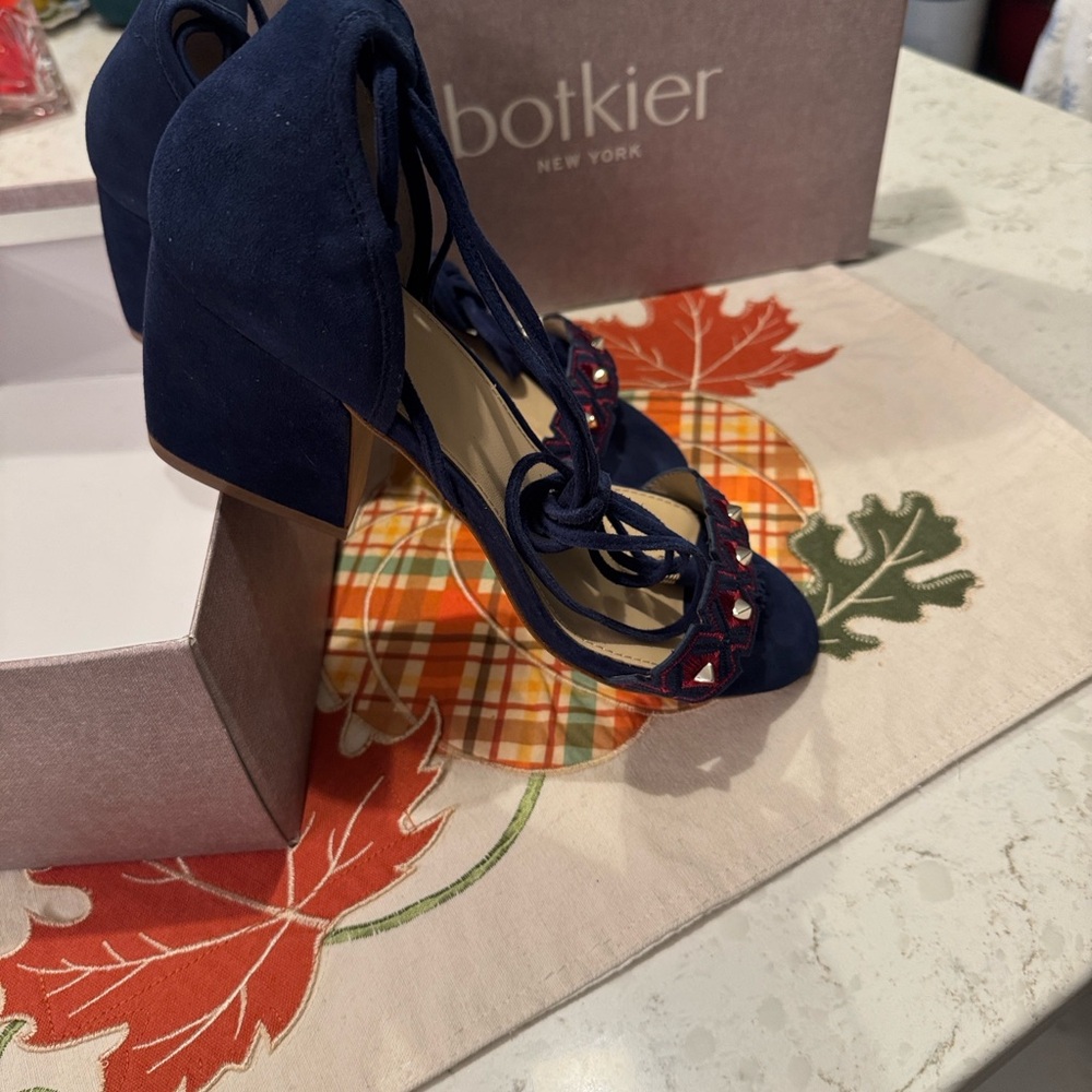 Botkier Navy Sandals with Red Detailing - Picture 4 of 6